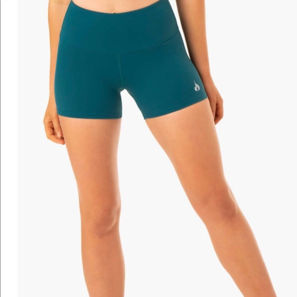 Ryderwear staples scrunch shorts. Small
